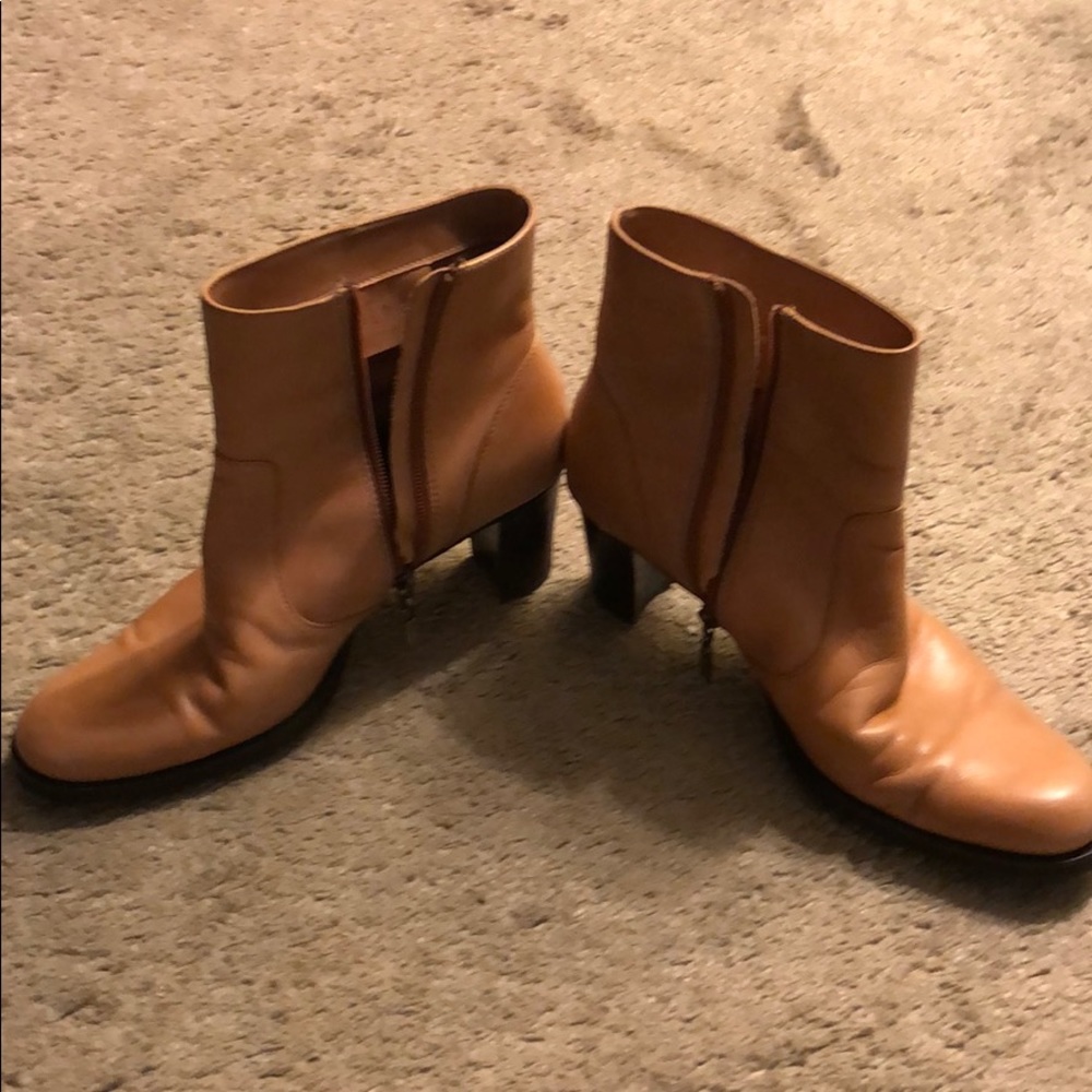 Ankle boot tan.